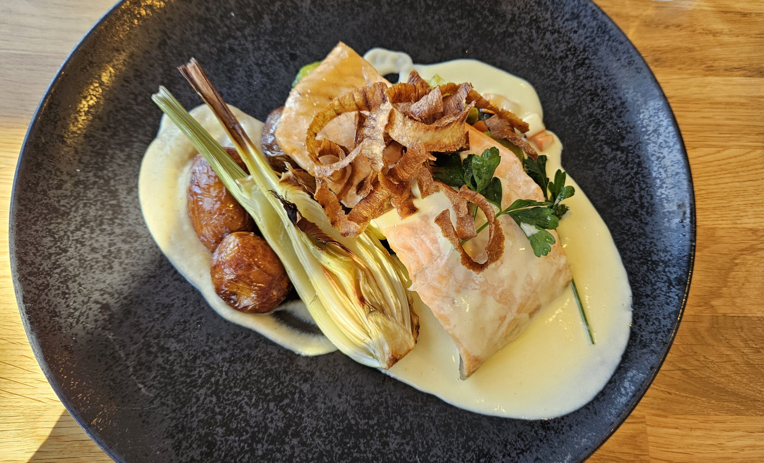 Salmon, veggies and potatoes at the PUISTO